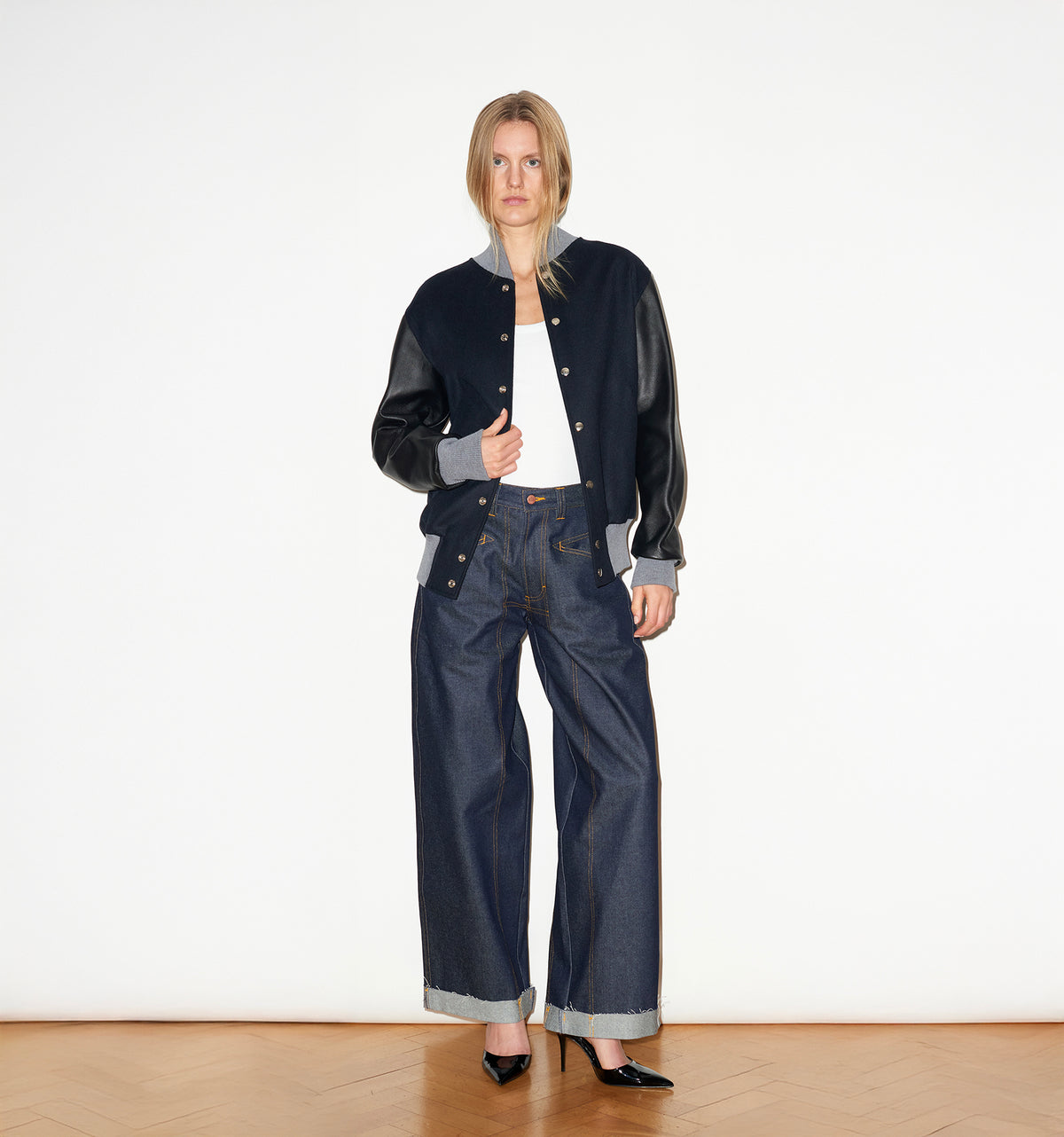 WIDE LEG MID RISE INDIGO JEANS