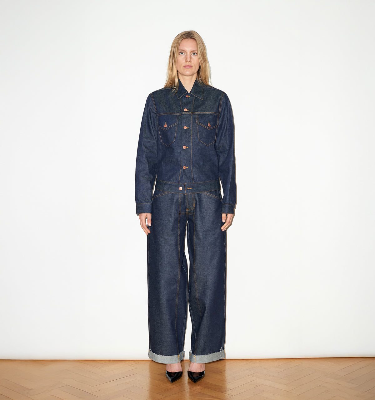 TAILORED DENIM TRUCKER JACKET IN RAW INDIGO DENIM