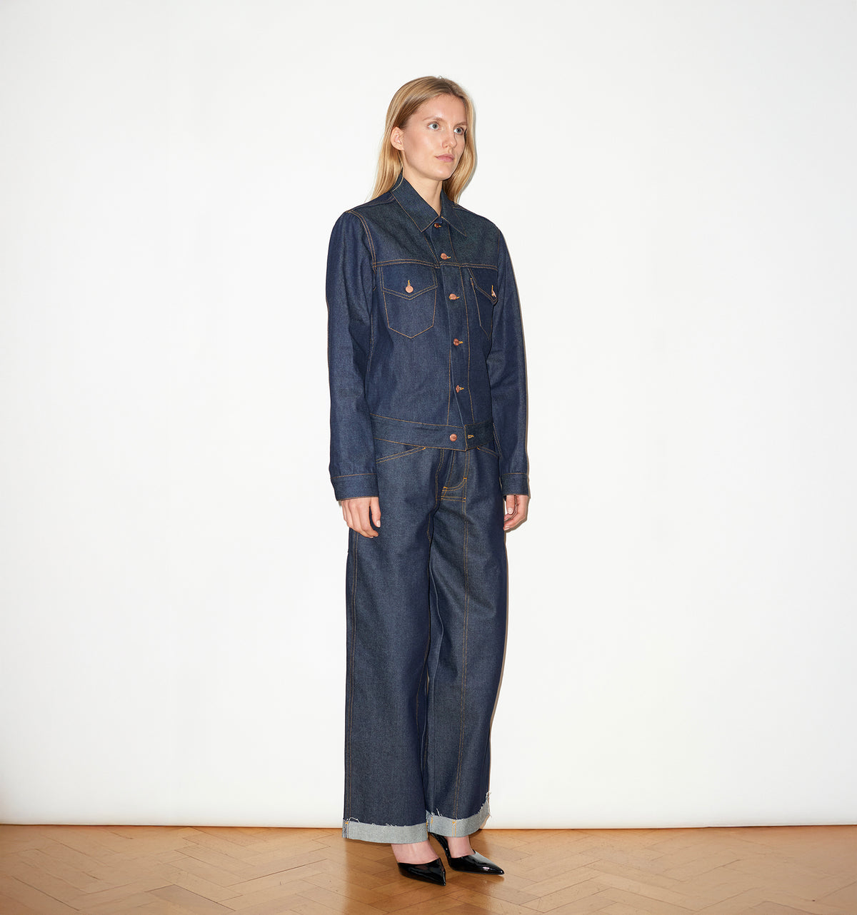 TAILORED DENIM TRUCKER JACKET IN RAW INDIGO DENIM
